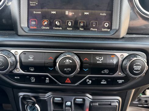 Used 2021 Jeep Wrangler Unlimited Sahara AWD/4WD image 14