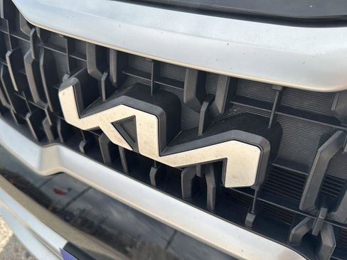 Used 2025 Kia Telluride EX image 33