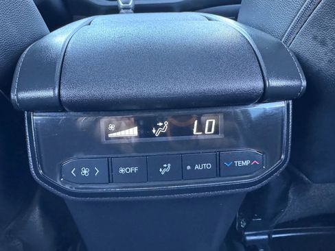 Used 2024 Toyota Highlander XLE image 33