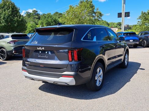New 2025 Kia Sorento LX image 4