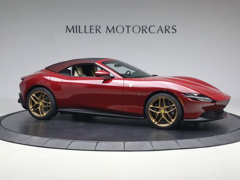 Certified 2025 Ferrari Roma Spider RWD image 34