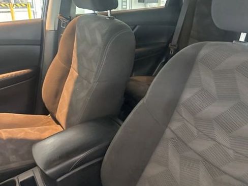 Used 2016 Nissan Rogue S w/ Appearance Package FWD image 22