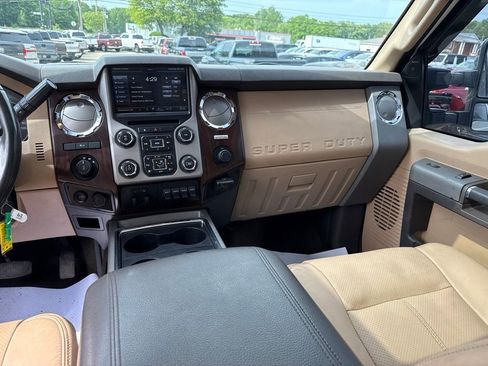 Used 2016 Ford F250 Lariat w/ Lariat Ultimate Package AWD/4WD image 9