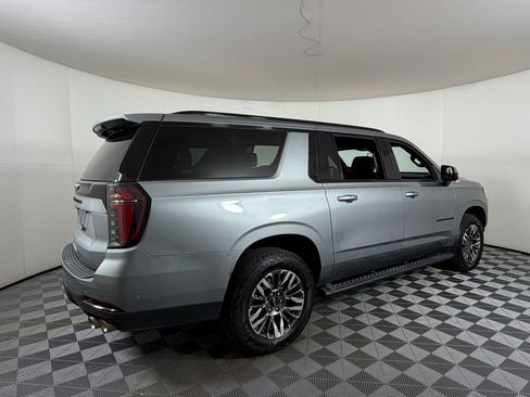 Used 2025 Chevrolet Suburban Z71 AWD/4WD image 4