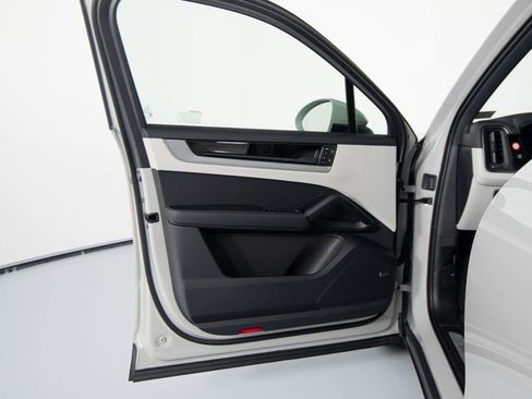 New 2026 Porsche Cayenne S image 11