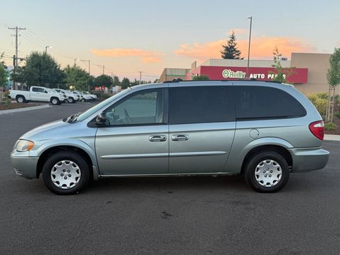 Used 2003 Chrysler Town & Country LX FWD image 4