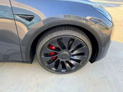 Used 2024 Tesla Model Y Performance AWD/4WD image 31