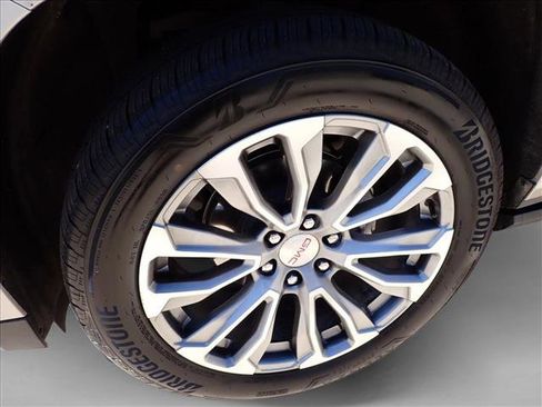 Used 2023 GMC Yukon XL Denali image 7