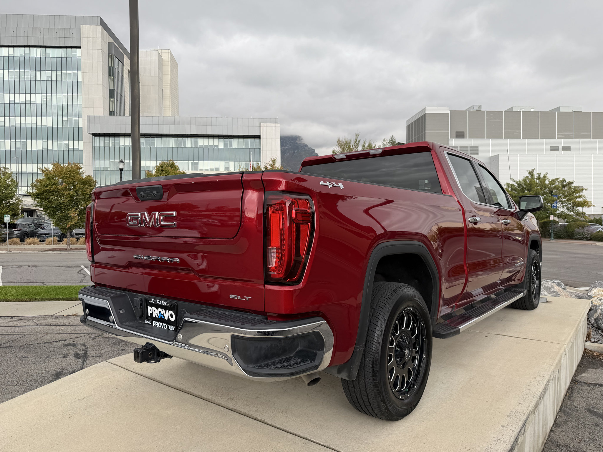 Used 2022 GMC Sierra 1500 SLT w/ SLT Convenience Package AWD/4WD image 3