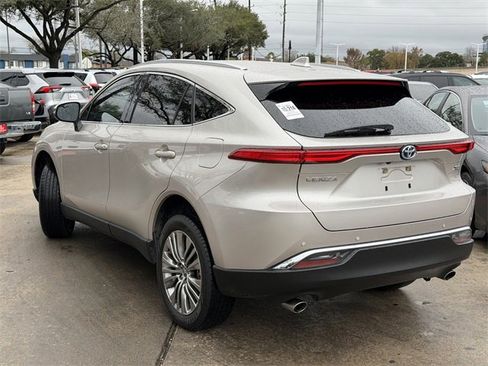 Used 2024 Toyota Venza XLE image 7