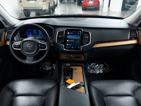 Used 2023 Volvo XC90 T8 Plus image 9