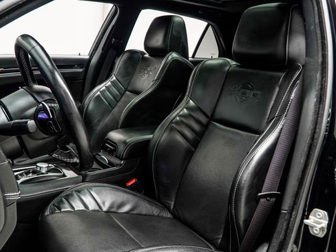 Used 2023 Chrysler 300 C image 33