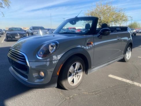 Used 2019 MINI Cooper w/ Signature Upholstery Package image 1