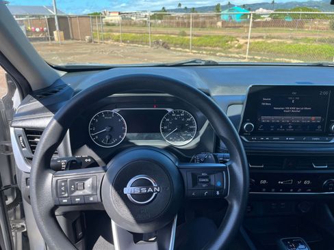 Used 2024 Nissan Rogue SV image 30