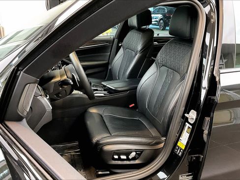 Used 2020 BMW M550i xDrive M550i xDrive w/ Executive Package image 7