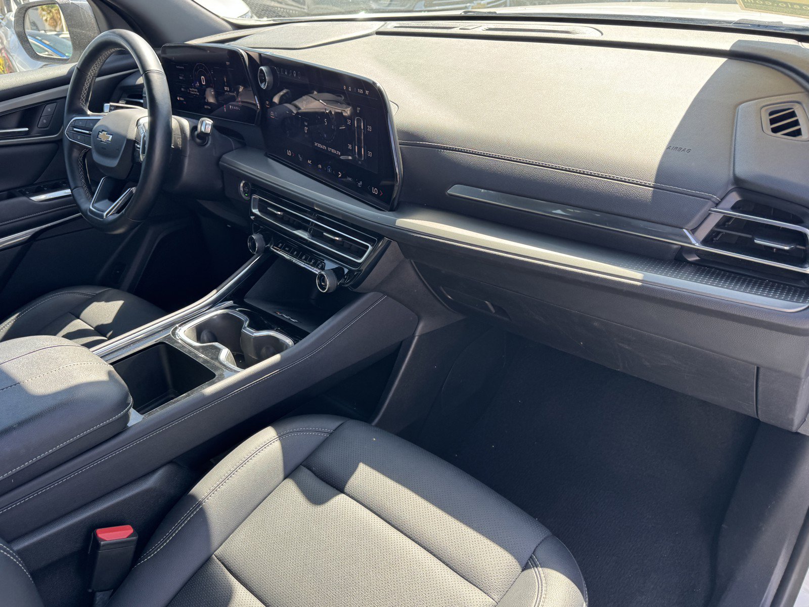 Used 2025 Chevrolet Traverse LT FWD image 7
