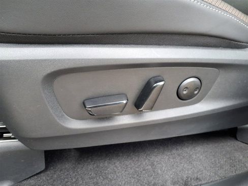 New 2026 Nissan Pathfinder SL image 25