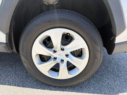 Certified 2022 Toyota RAV4 LE FWD image 30