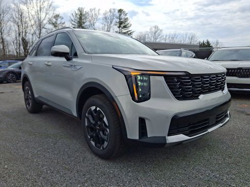 New 2026 Kia Sorento S image 2