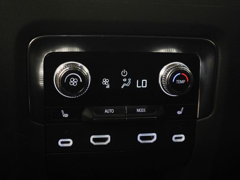 Used 2023 GMC Yukon XL Denali w/ Advanced Technology Package AWD/4WD image 18