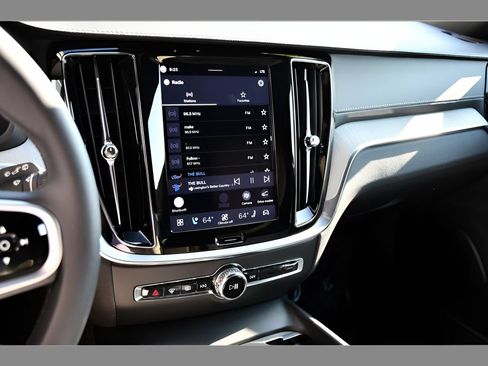Certified 2025 Volvo V60 B5 Cross Country Ultra AWD/4WD image 19