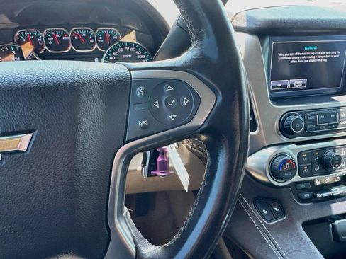 Used 2019 Chevrolet Suburban LT RWD image 13