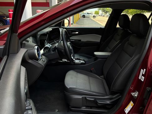 Used 2025 Chevrolet Trax LT w/ LT Convenience Package FWD image 10