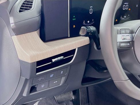 Certified 2025 Hyundai Sonata SEL image 10