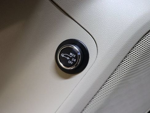 Used 2019 GMC Acadia Denali w/ Technology Package FWD image 31