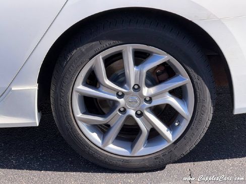 Used 2014 Nissan Sentra SR w/ SR Driver Package FWD image 35
