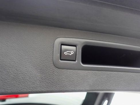 Certified 2023 Toyota Highlander XLE image 36