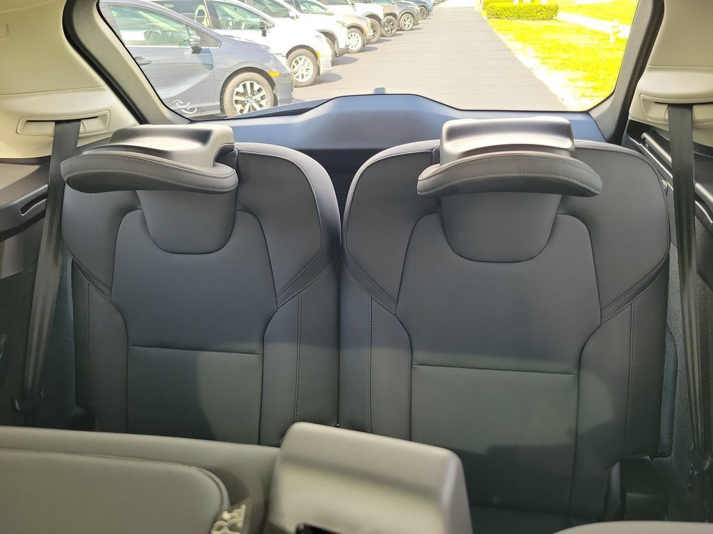 Used 2025 Volvo XC90 T8 Plus w/ Protection Package Premier AWD/4WD image 13
