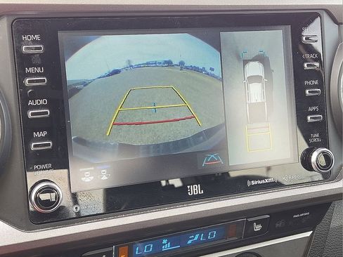 Used 2021 Toyota Tacoma Limited image 27