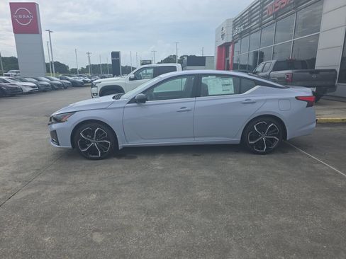 New 2026 Nissan Altima 2.5 SR FWD image 3