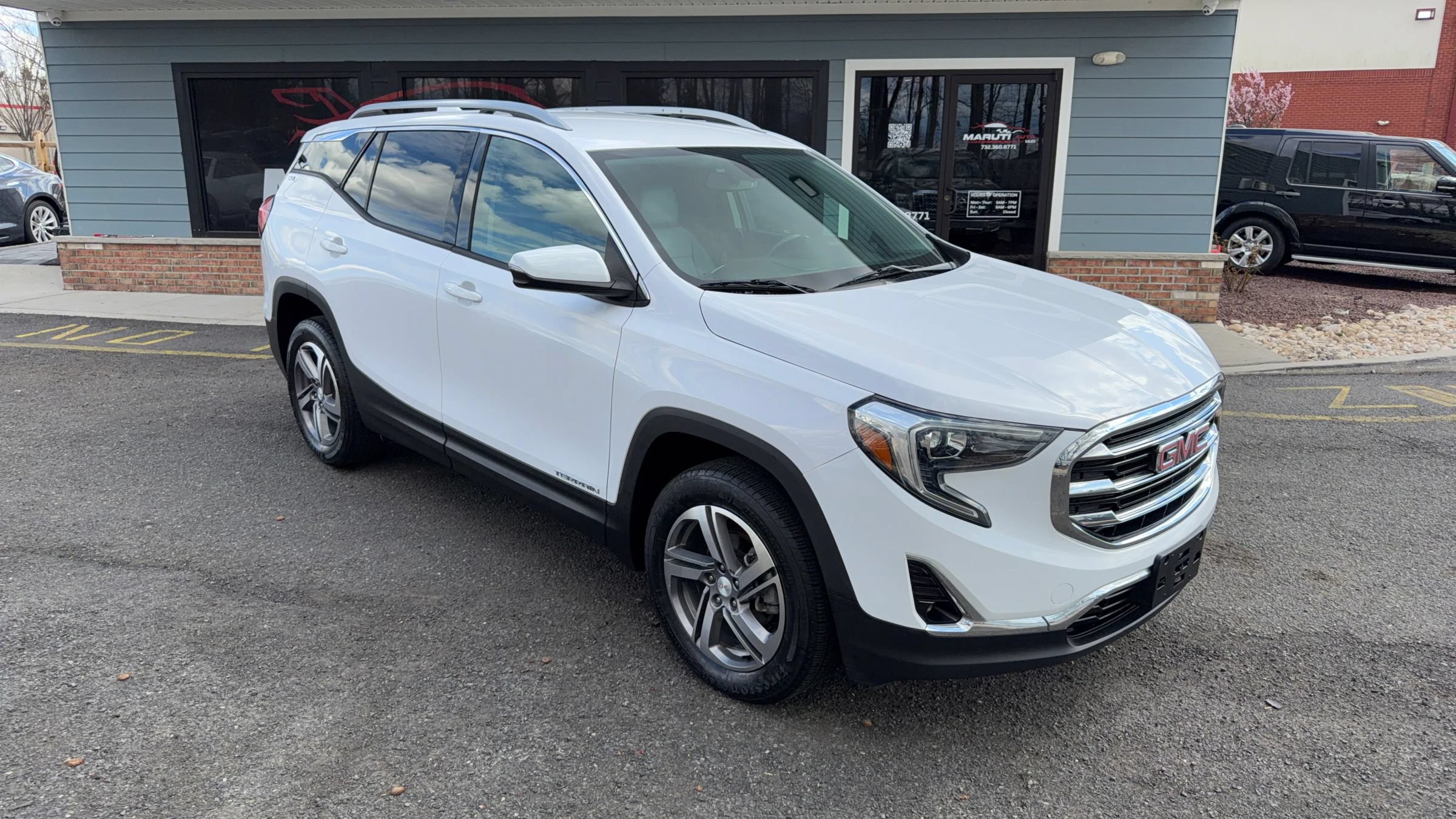 Used 2018 GMC Terrain SLT w/ Infotainment Package II AWD/4WD image 3