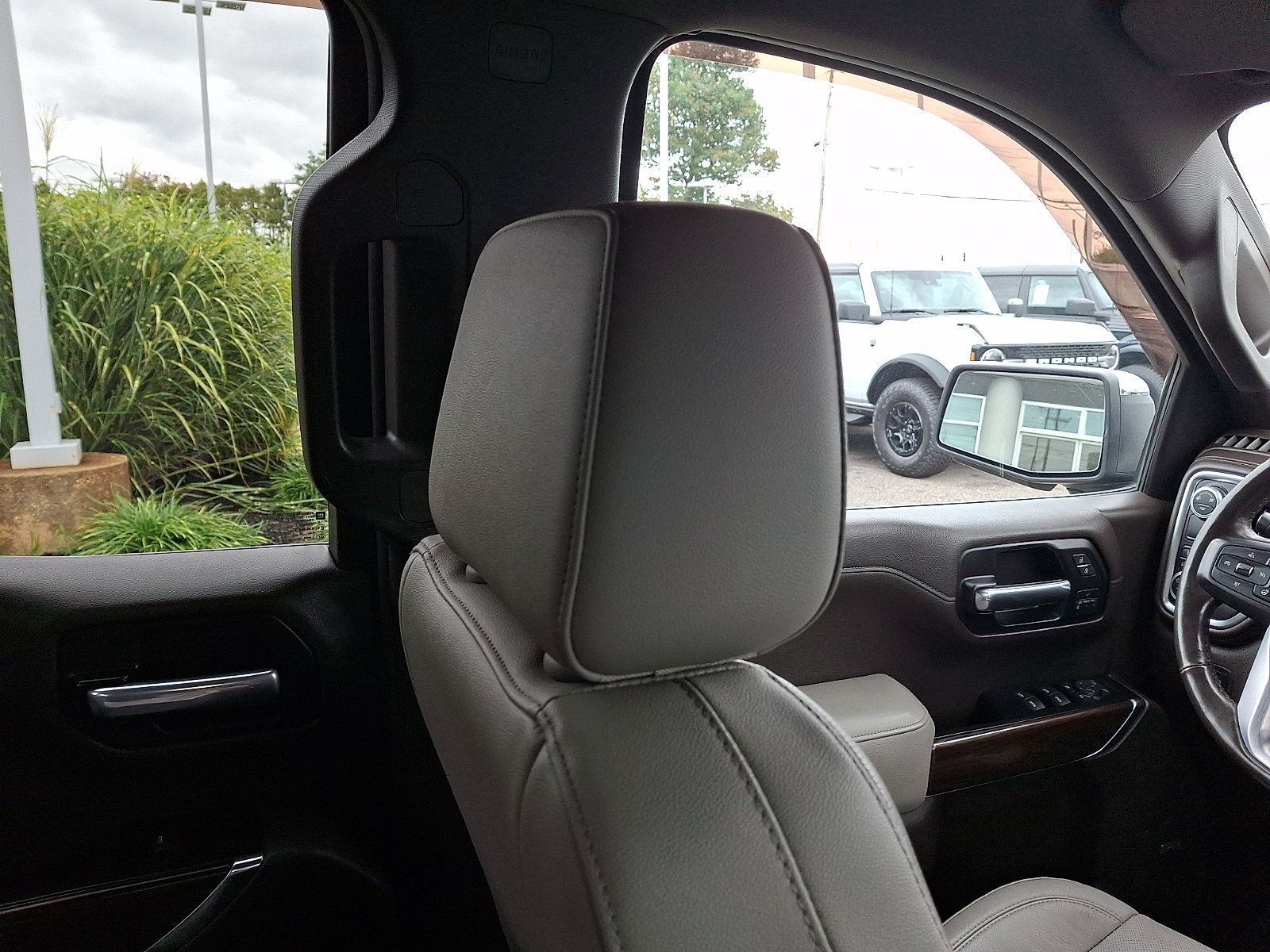 Used 2019 GMC Sierra 1500 SLT w/ SLT Premium Package RWD image 12