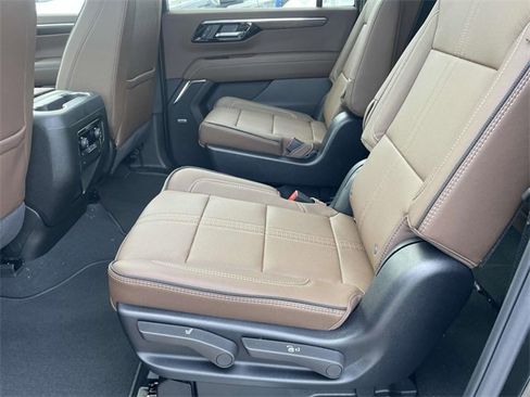 New 2025 Chevrolet Suburban High Country image 5
