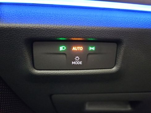 New 2025 Volkswagen Tiguan SE image 11