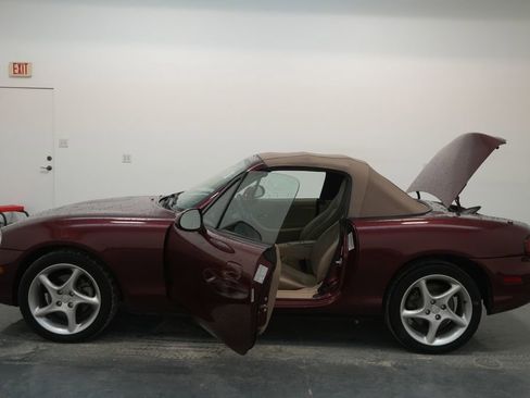 Used 2003 MAZDA MX-5 Miata image 19