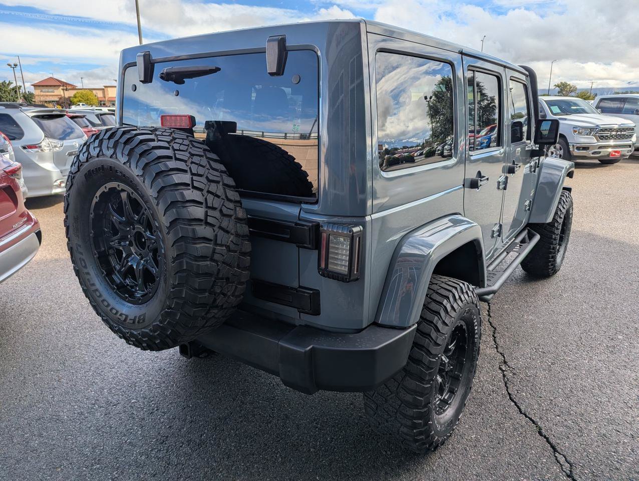 Used 2014 Jeep Wrangler Unlimited Sahara w/ Connectivity Group AWD/4WD image 5