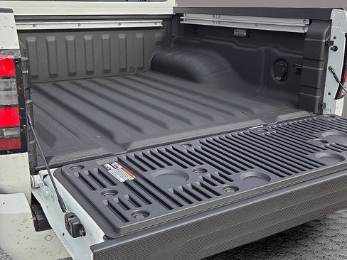 New 2026 Nissan Frontier SV w/ SV Convenience Package image 9