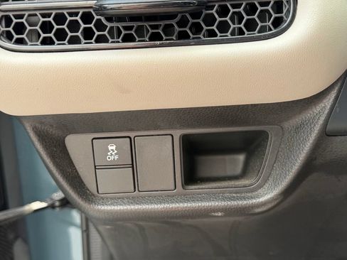 Used 2023 Honda HR-V LX image 9