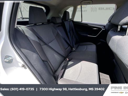 Used 2025 Toyota RAV4 XLE image 20