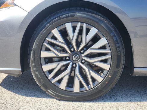 Used 2024 Nissan Altima 2.5 SV image 7