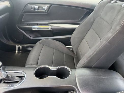 Used 2017 Ford Mustang Coupe RWD image 17