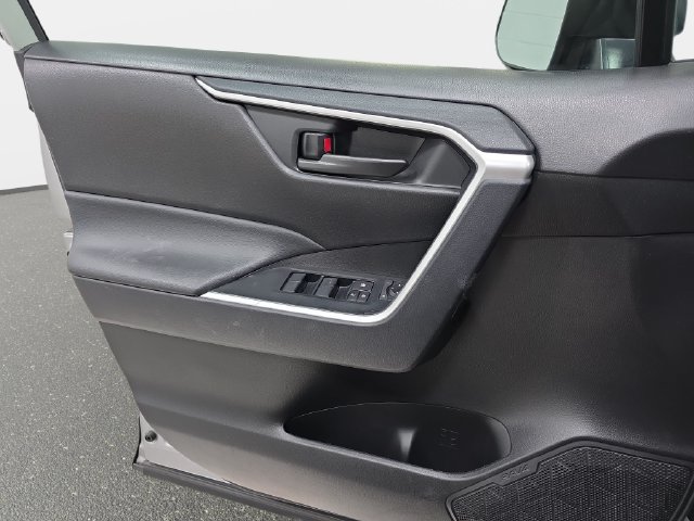 Certified 2025 Toyota RAV4 LE FWD image 24