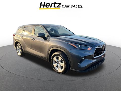 Used 2025 Toyota Highlander LE image 1