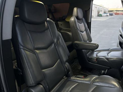 Used 2020 Cadillac Escalade ESV Luxury image 36