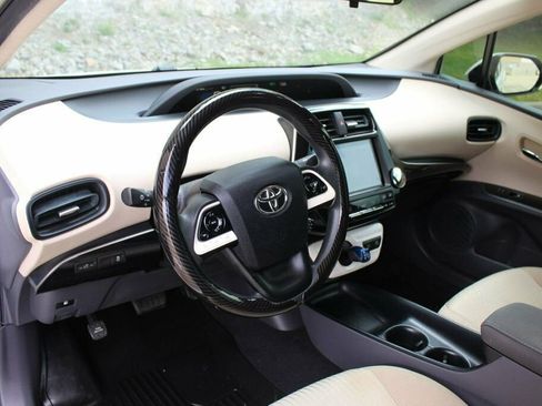 Used 2016 Toyota Prius Two FWD image 10