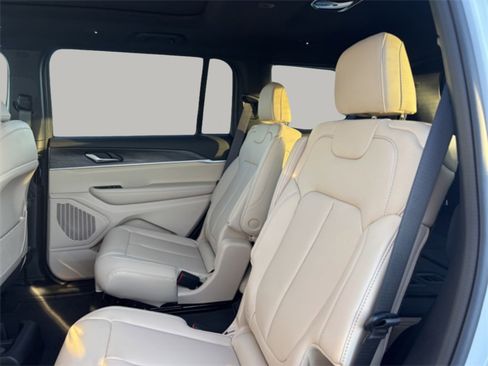 New 2025 Jeep Grand Cherokee L Limited image 18